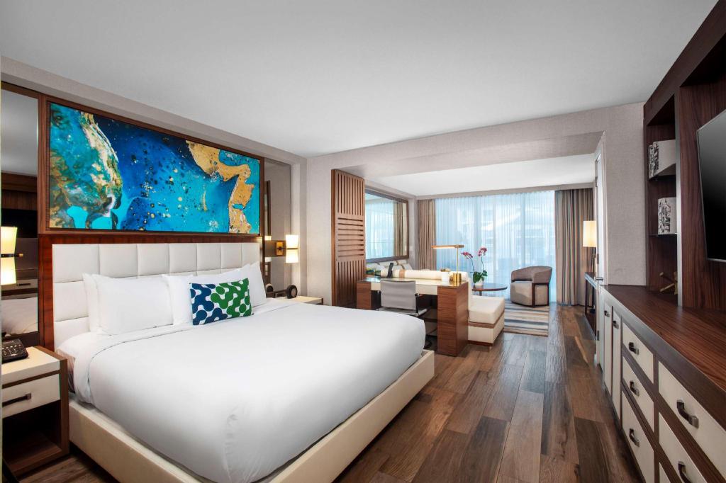Junior Suite, Double Bed, Partial Ocean View, Sofa, Accessible