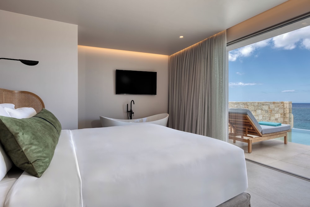 Gold, Ambassador, Suite, King Bed, Sea View, Private Pool