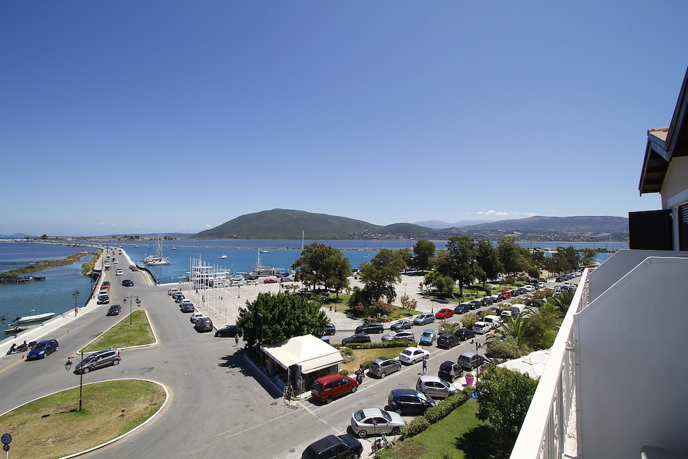 Nirikos Hotel 44/49