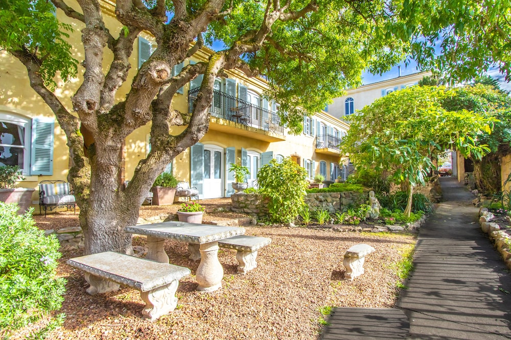 Auberge Burgundy Guest House Hermanus 38/43