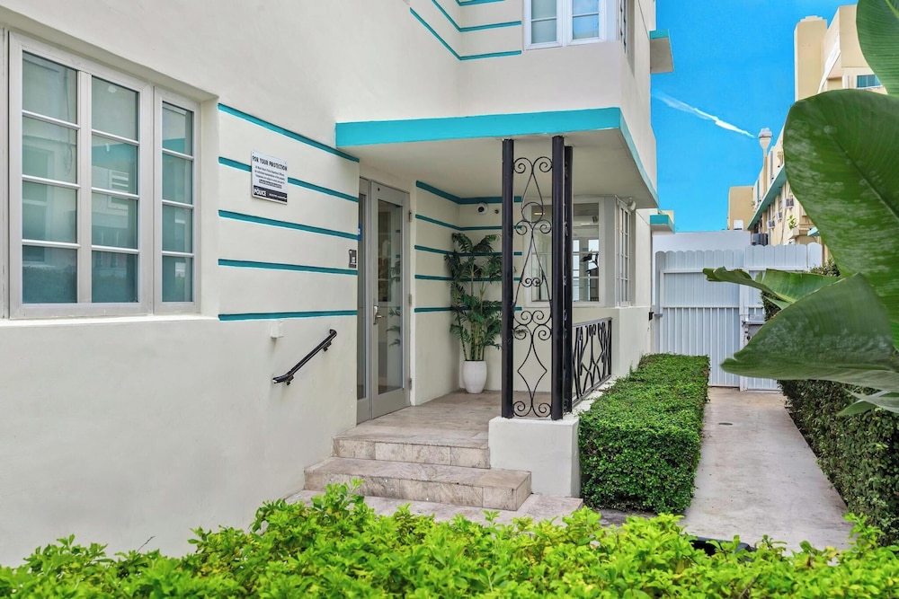 Luxuri Suites 5/50