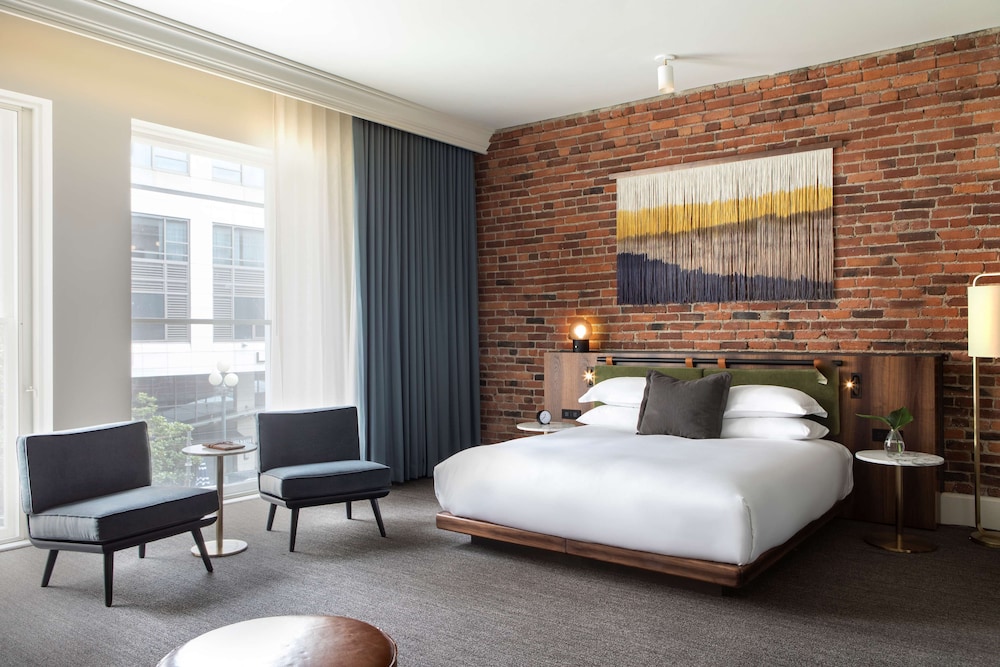 GRAND, ALEXIS, SUITE, KING BED