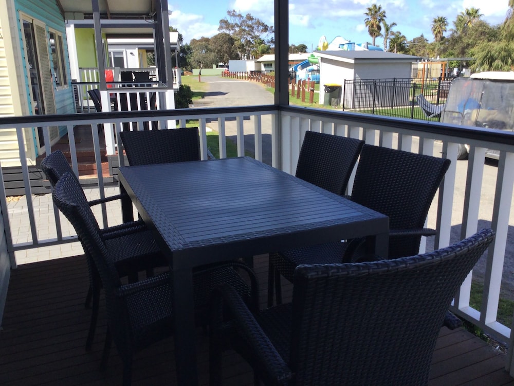 Victor Harbor Holiday & Cabin Park 32/46