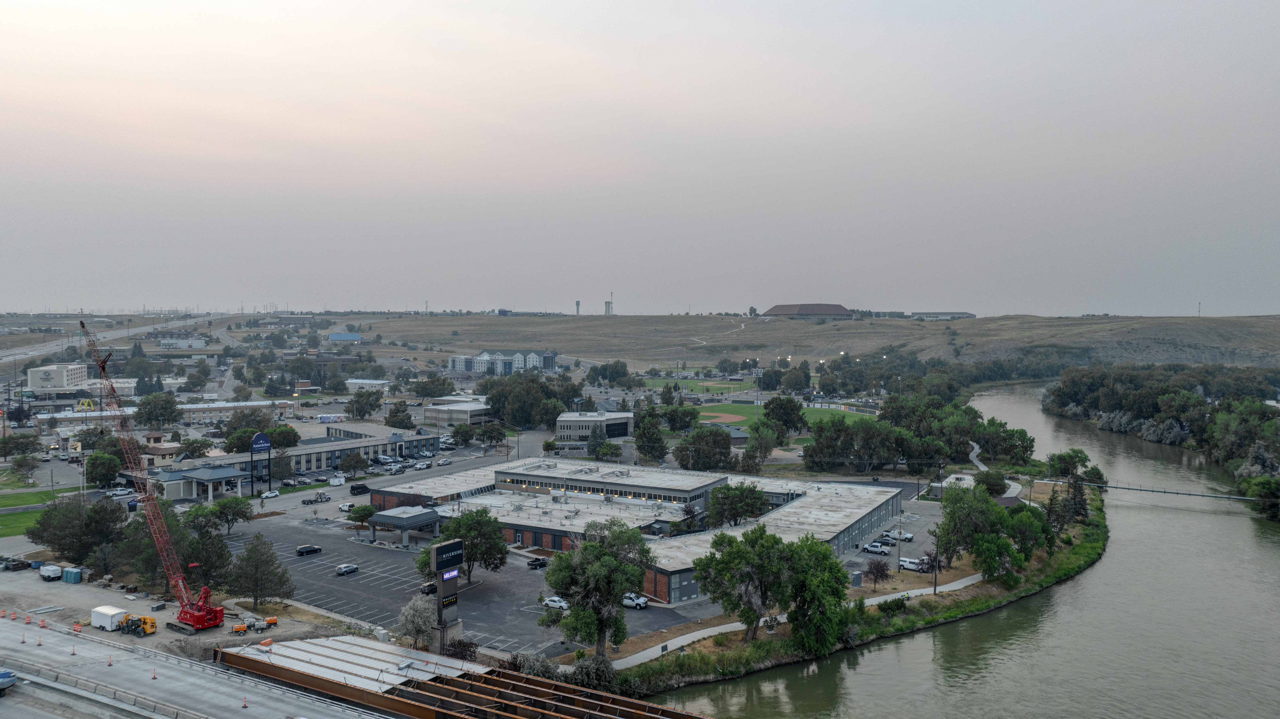 Riverside Hotel & Conference Center 57/60