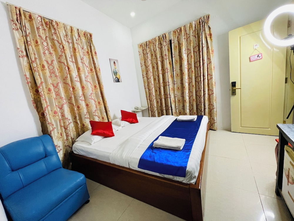 New Season Riverside Hotel 24/46
