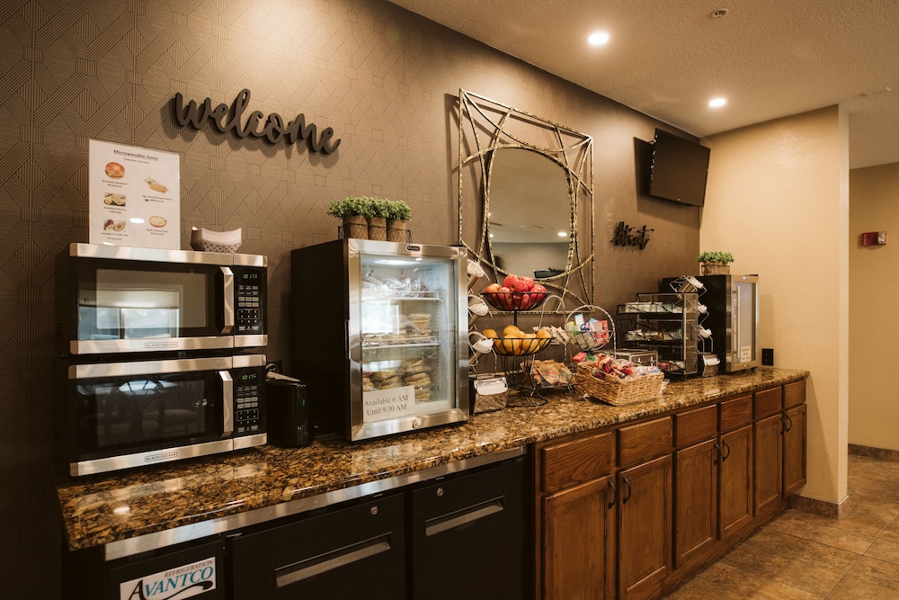 Expressway Suites Bismarck 54/65
