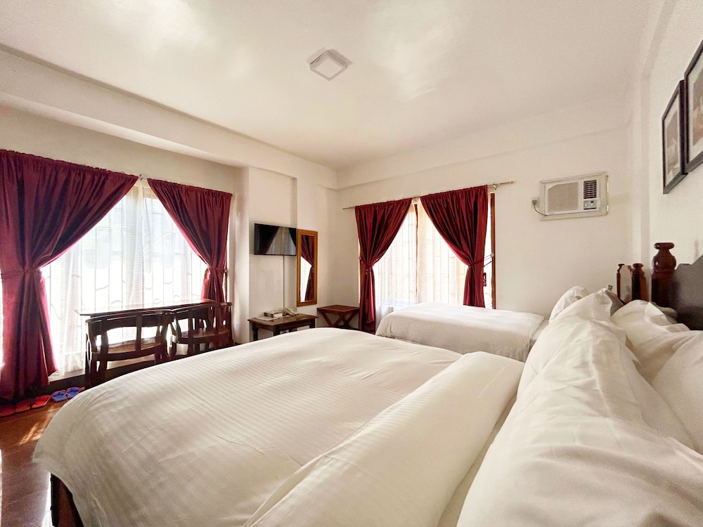 Forest, Triple, 1 Queen and 1 Single Bed