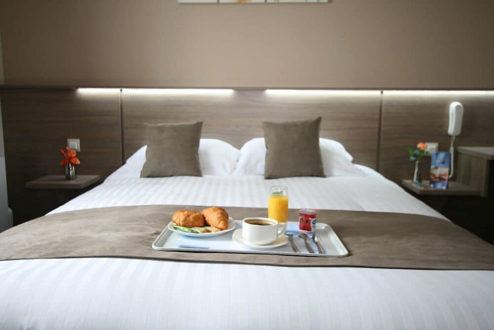 Brit Hotel Fougeres - Hotel Du Parc 25/69