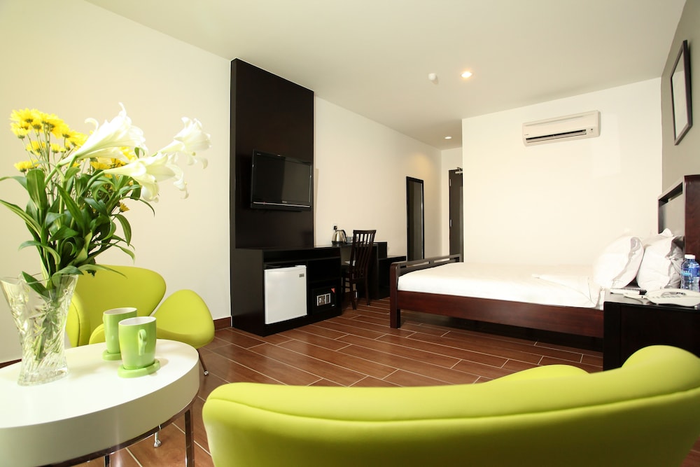 Crossroads Hotel 38/46
