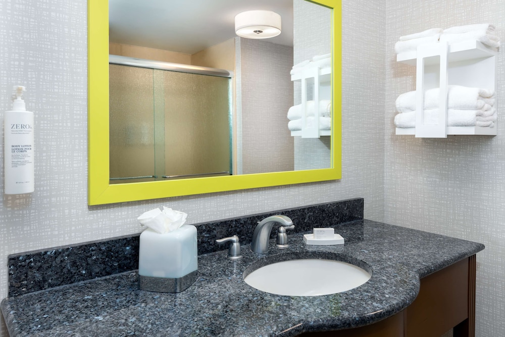 Hampton Inn And Suites Hartford/Farmington 24/76