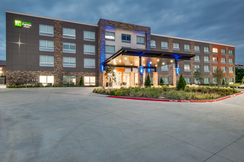 Holiday Inn Express And Suites Dallas North Addison 58/64