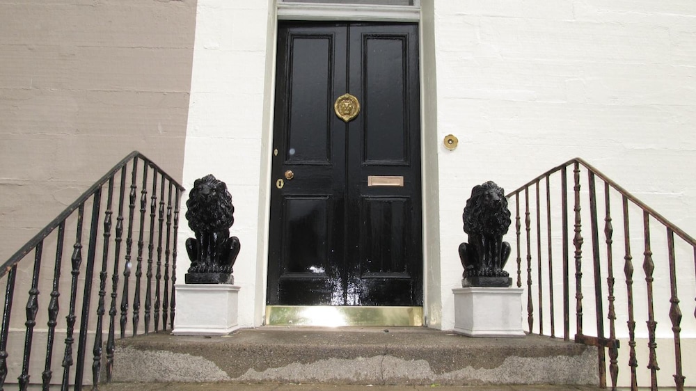 The Townhouse 6/46