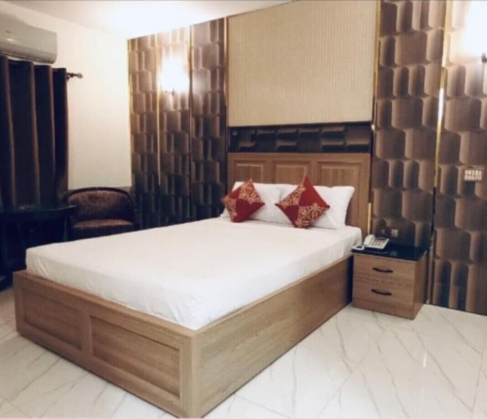 1 BEDROOM, DELUXE, DOUBLE BED, CITY VIEW