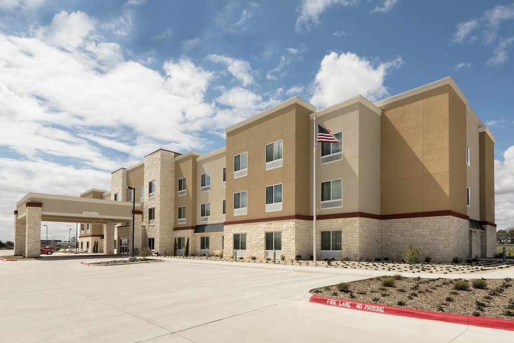 Fairfield Inn Suites Fredericksburg in FREDERICKSBURG - TX