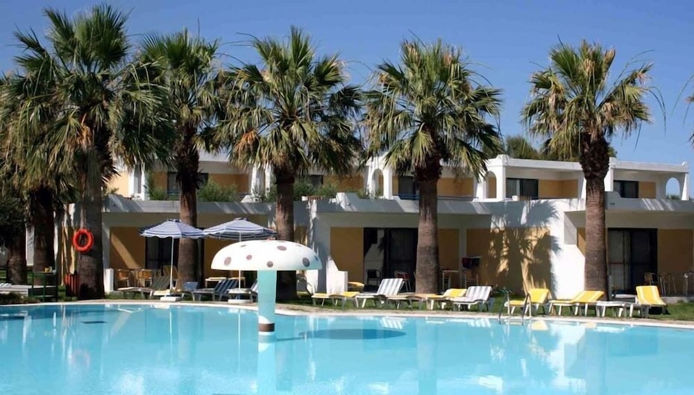 Alex Beach Hotel Bungalows 5/32