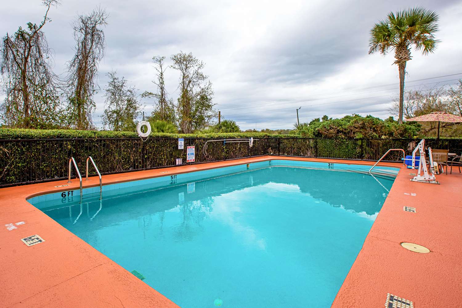 Quality Inn & Suites Live Oak I-10 Exit 283 7/14