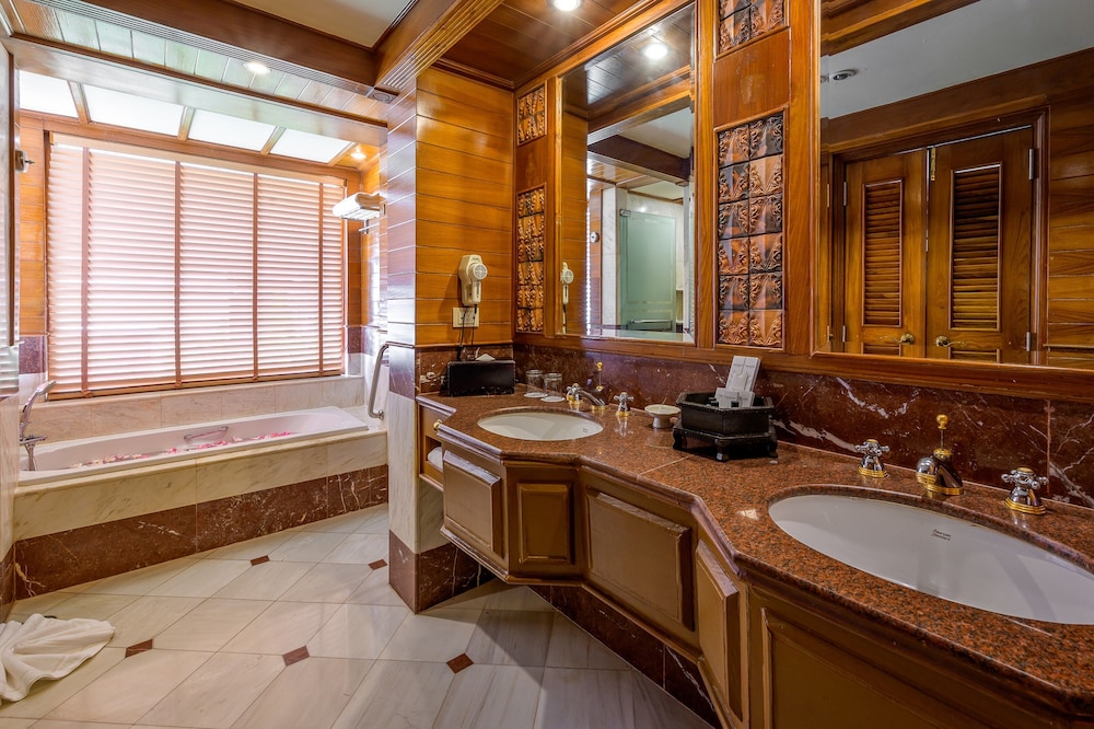 Thavorn Beach Village Phuket Resort and Spa 66/66