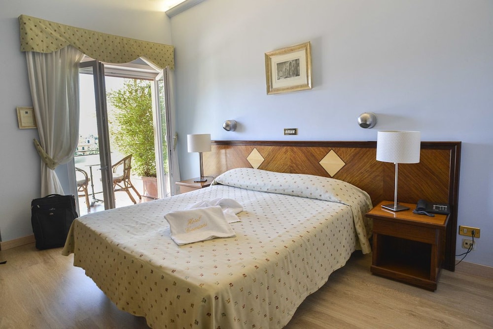 Cacciani Hotel 16/48