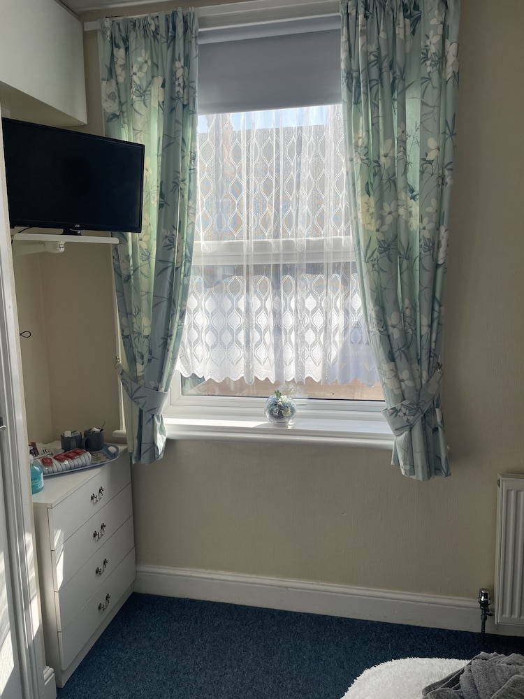 Ivydene Hotel 26/50