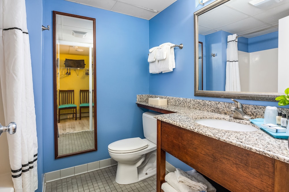Cayman Suites Hotel 78/80