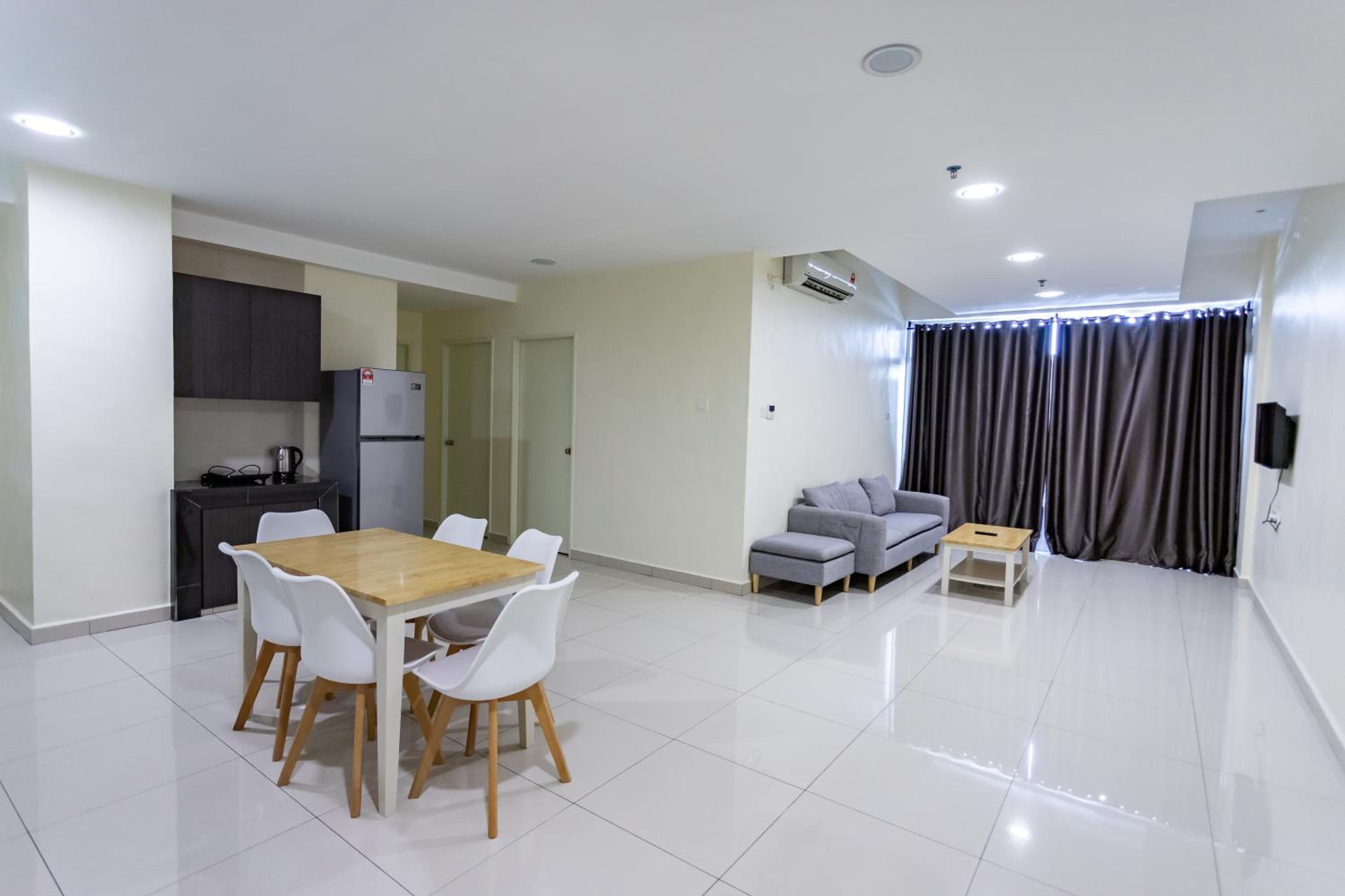 Emart Hotel (Riam) Sdn Bhd 33/50