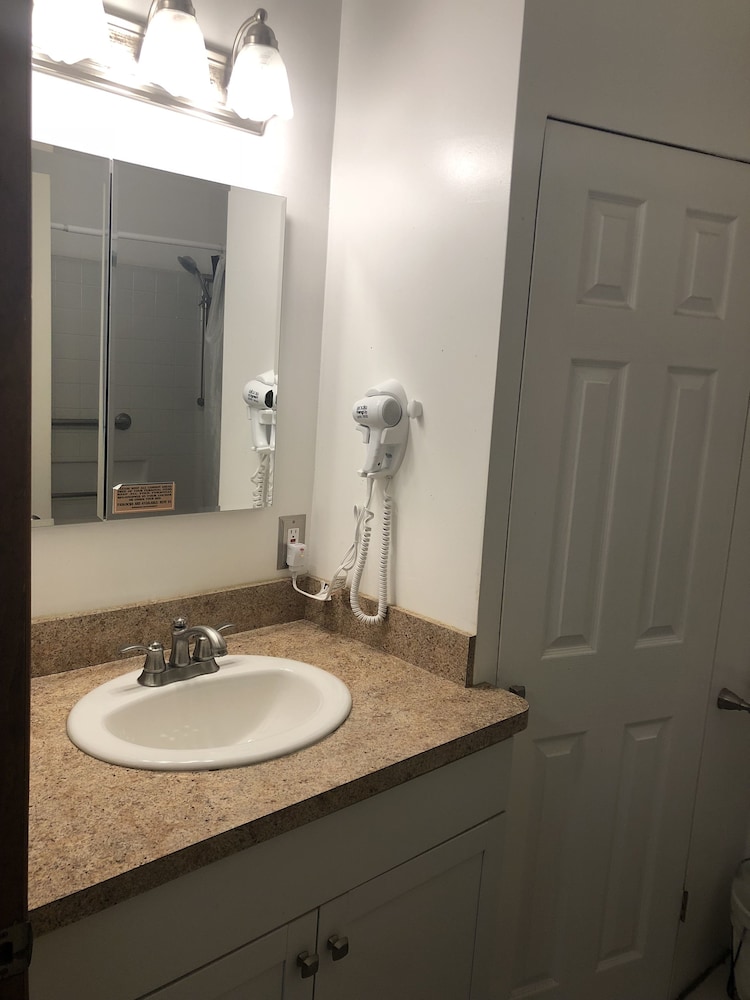Sheridan Hostel 49/50