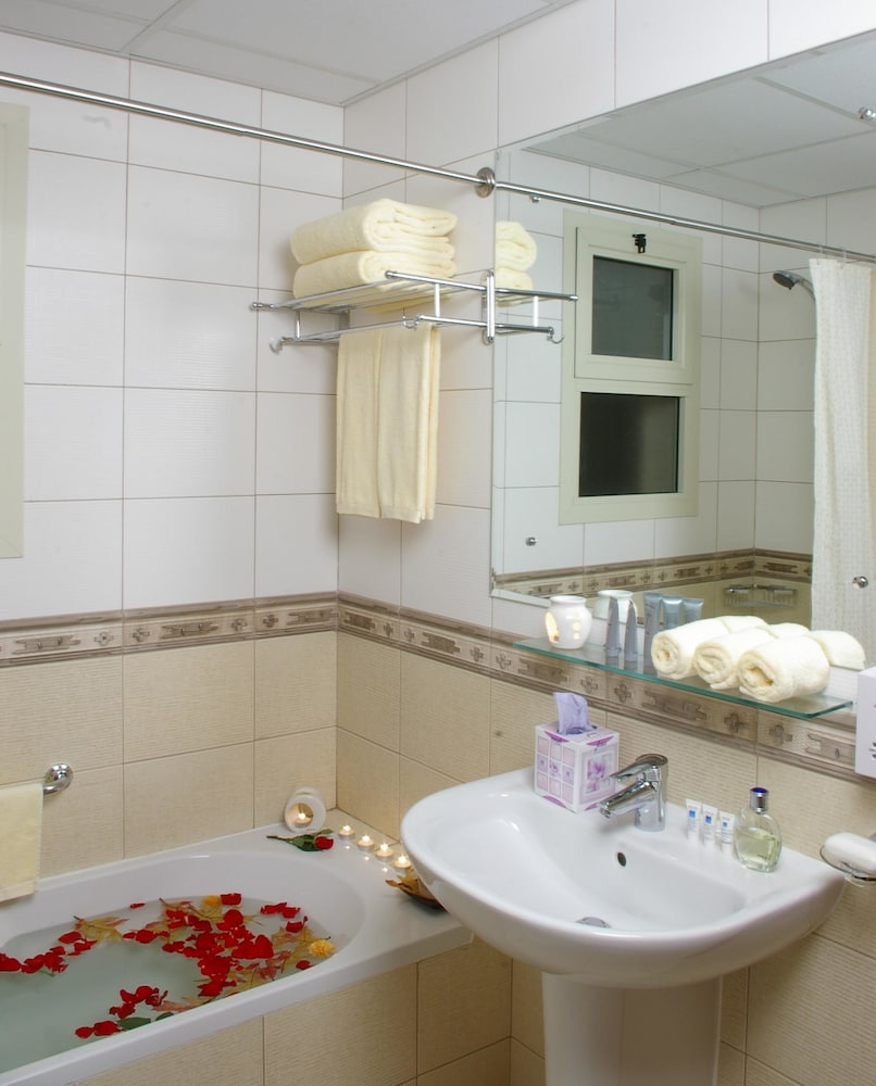 Al Raya Hotel Apartments 61/63