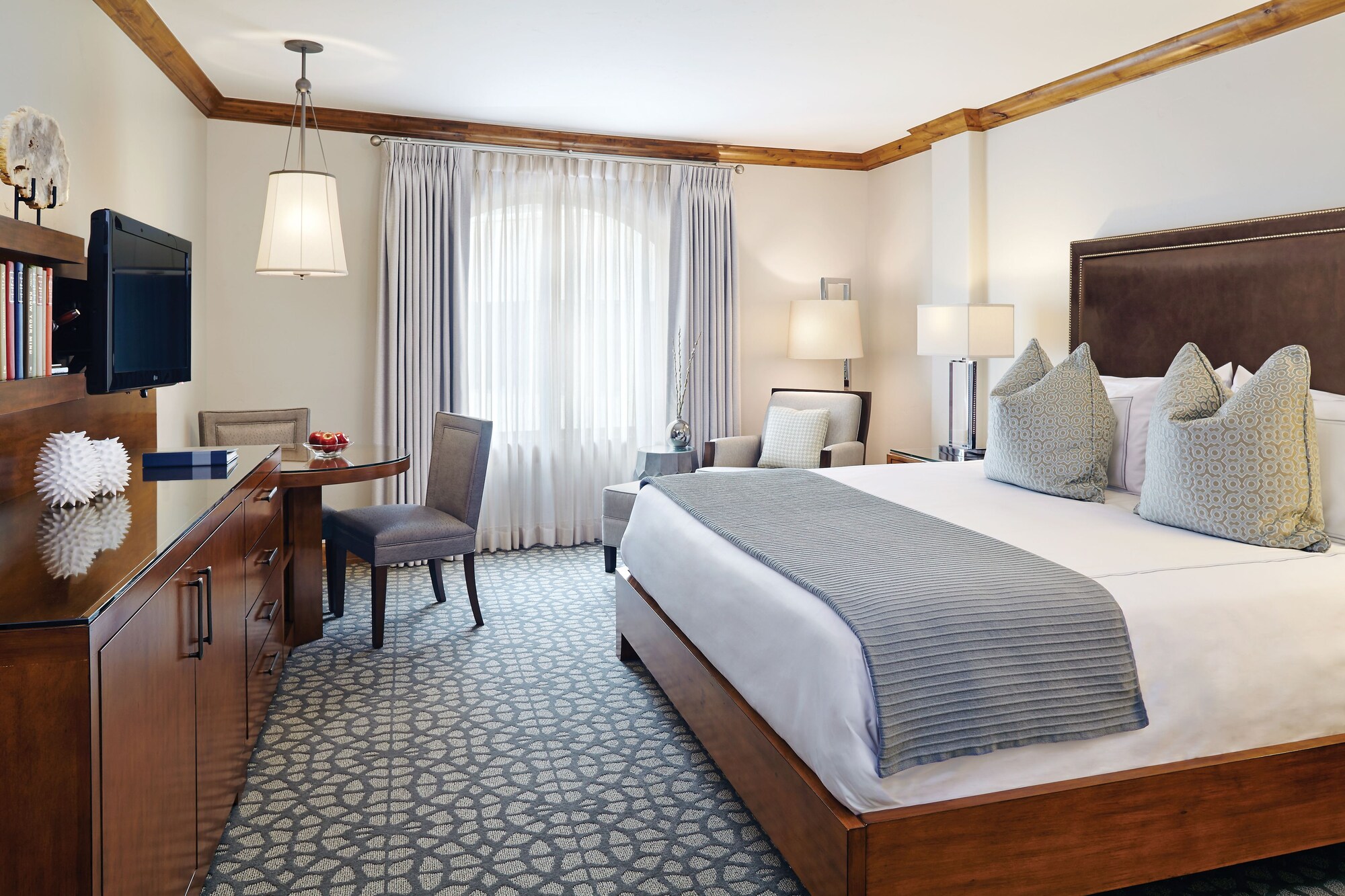 PLAZA, LUXURY, KING BED