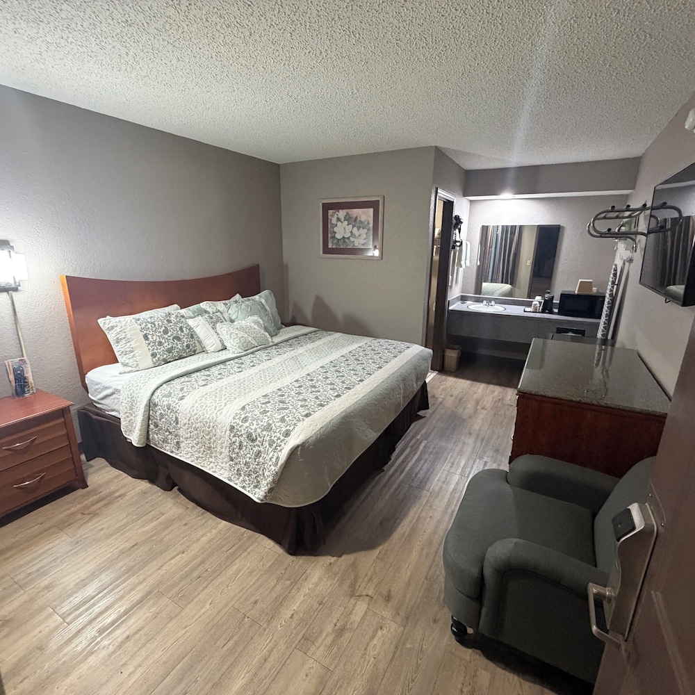 Colonial Inn 10/47