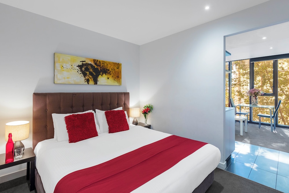 Aura On Flinders Serviced Apartment 26/78