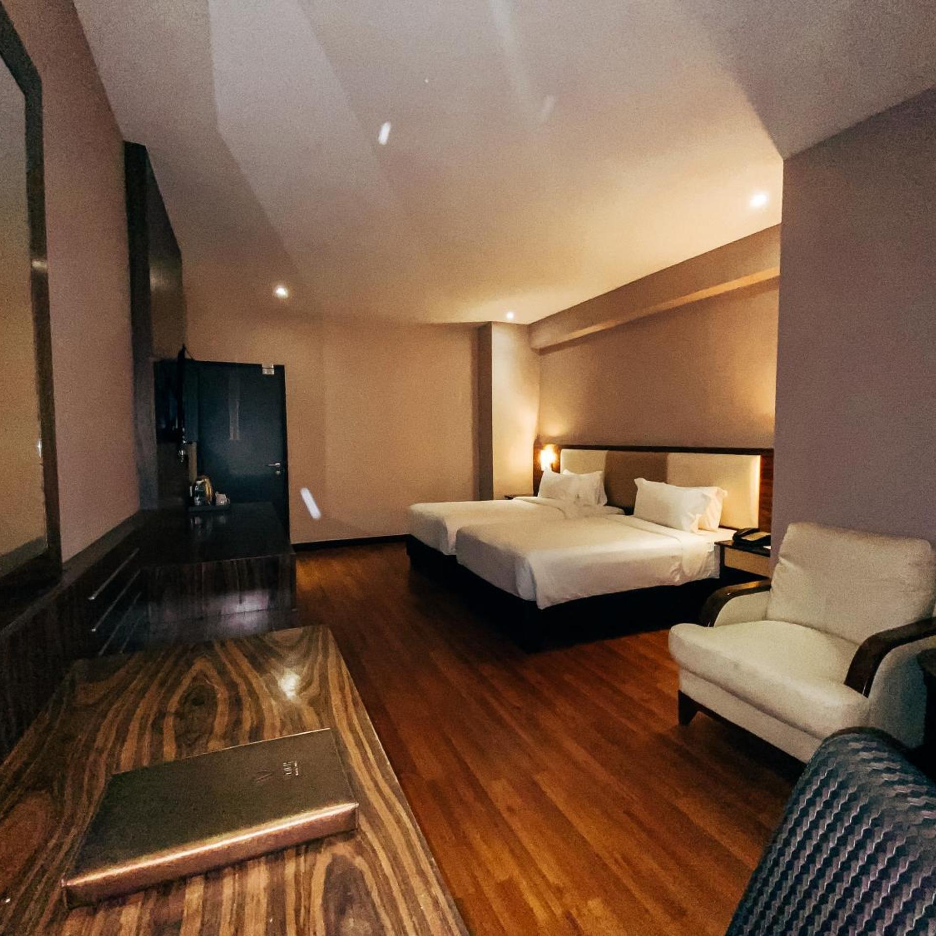 Standard, Twin Beds, No Window، Vouk Hotel Suites 2/5