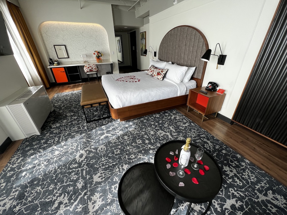 Hotel Indigo Omaha Downtown 33/83