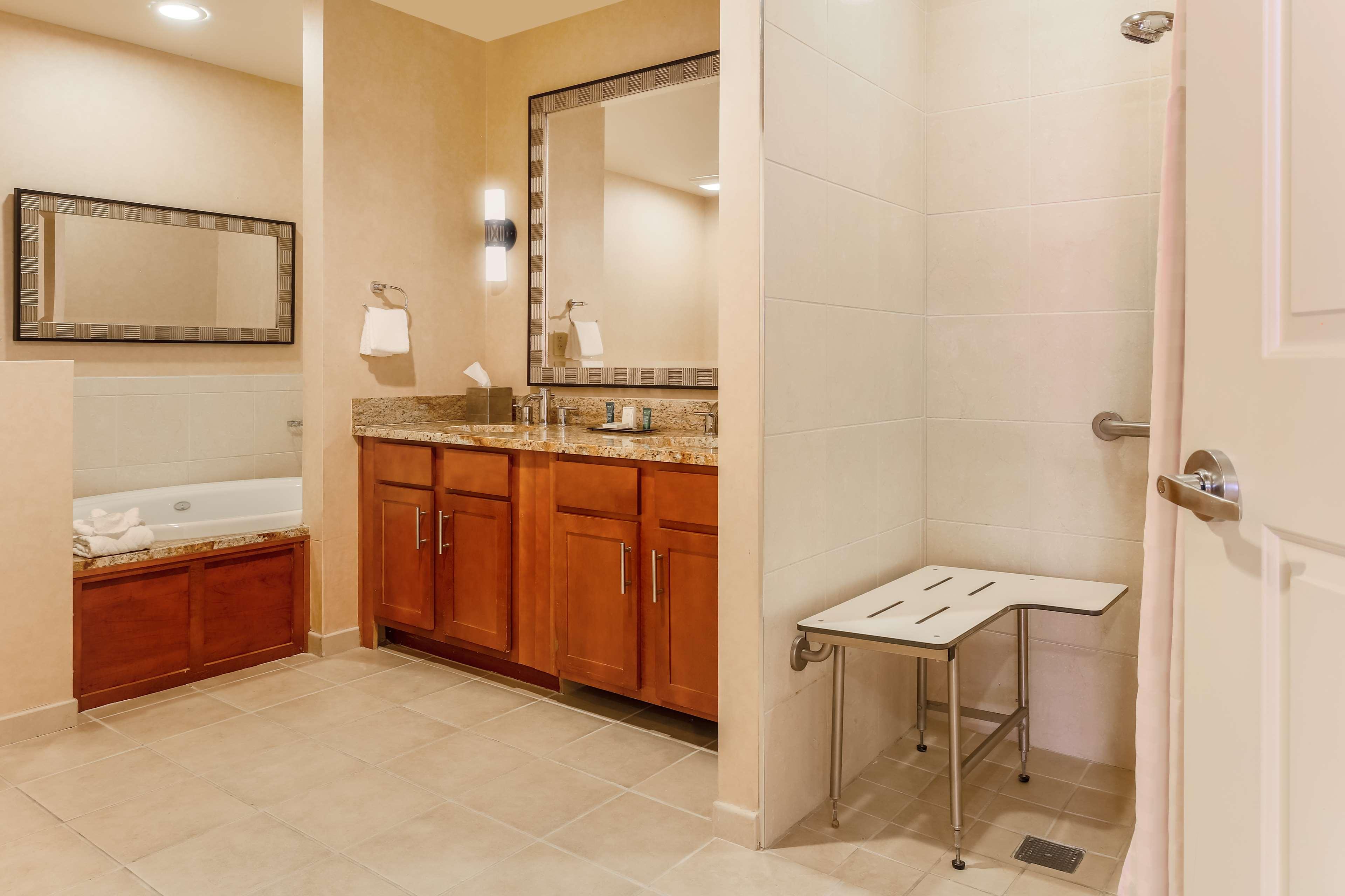 1 BEDROOM, CONDO, 2 QUEEN BEDS