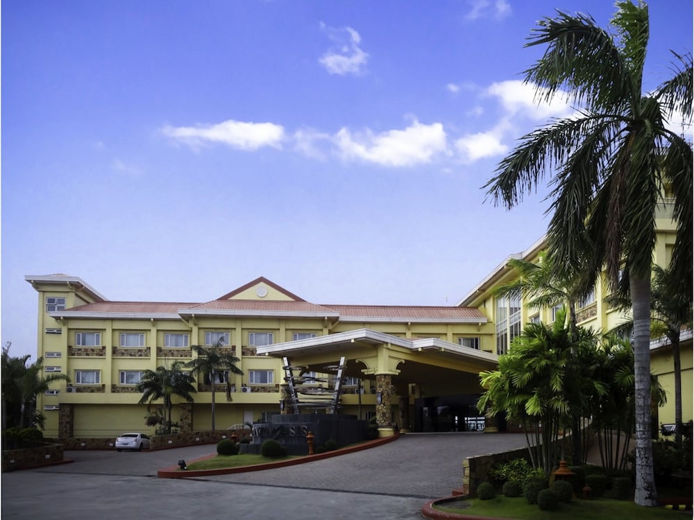 Tanza Oasis Hotel And Resort 3/50