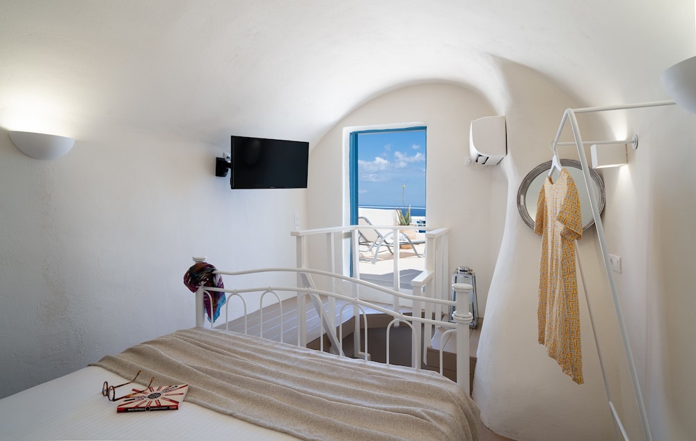 Nalas Cave Suite - Adults Only 38/50
