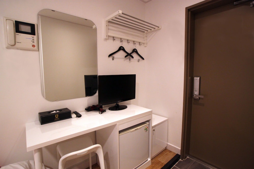 Three Seven Hotel 39/49
