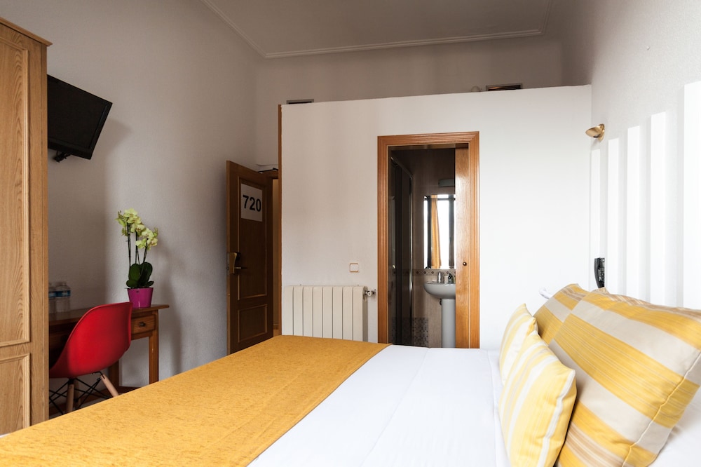 ROOM, DOUBLE BED, CITY VIEW