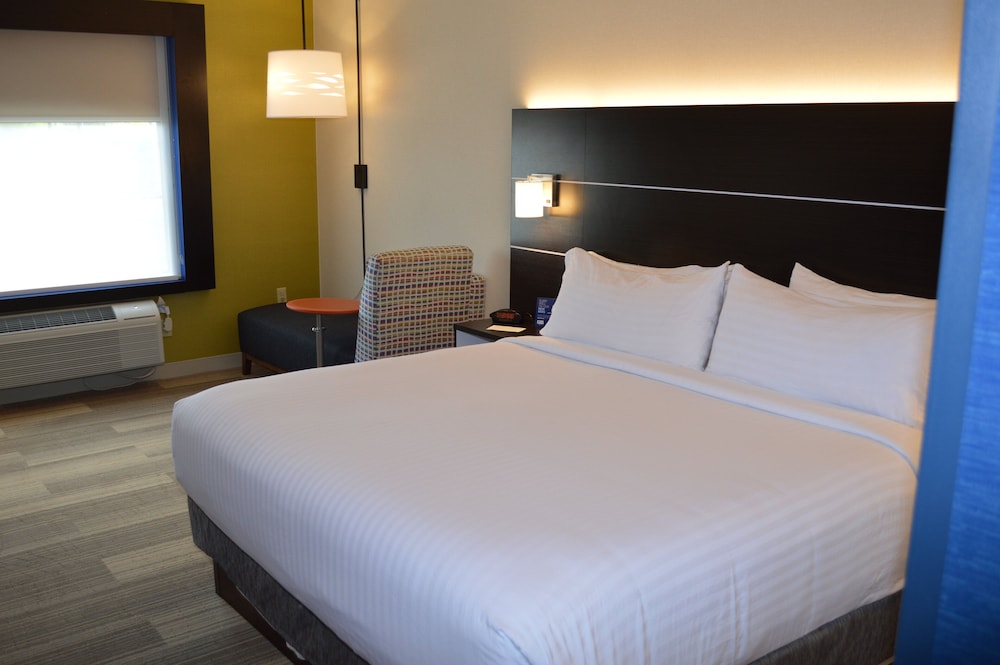 Holiday Inn Express Bloomsburg 28/74