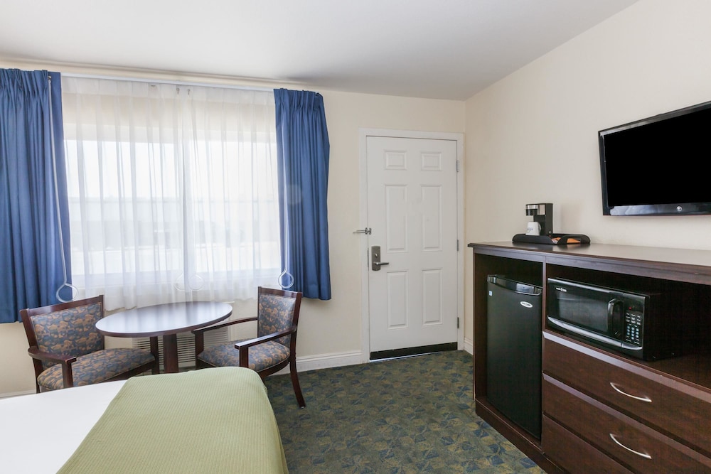 Days Inn By Wyndham Santa Maria 12/18