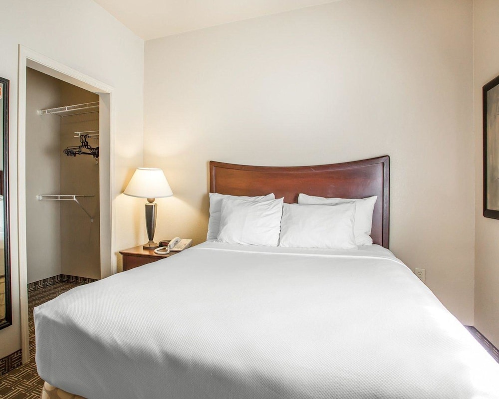 MainStay Suites St. Robert - Fort Leonard Wood 13/61