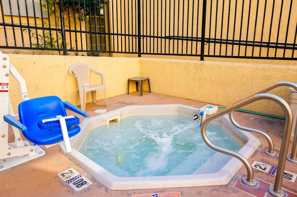 Lamplighter Inn Suites 34/46