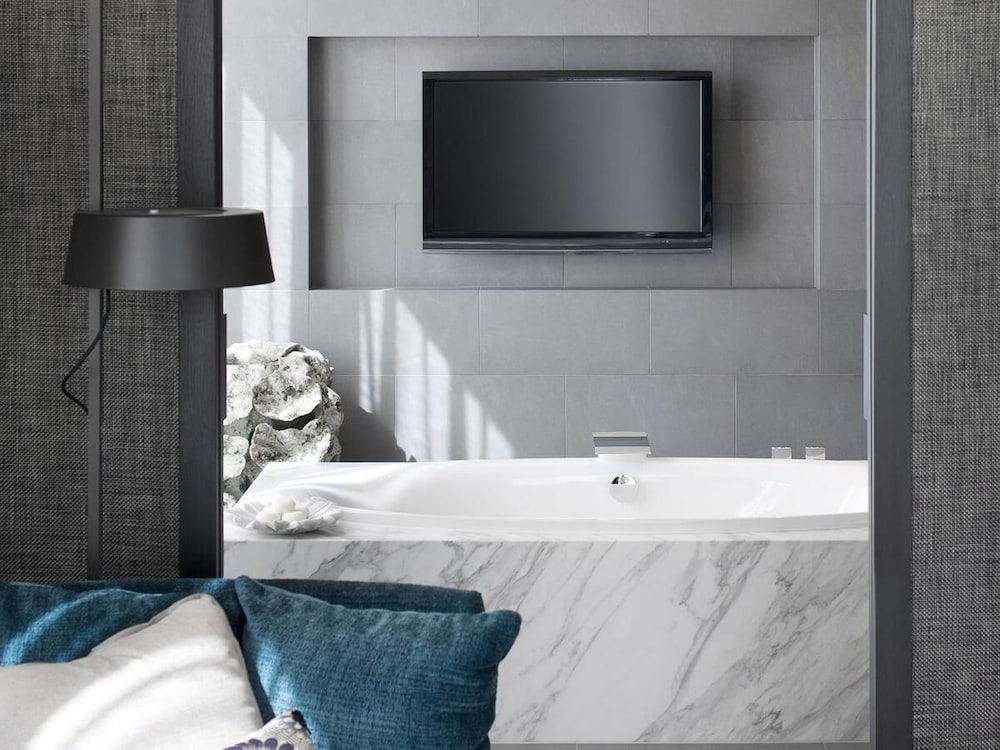 Crown Metropol Melbourne 17/18