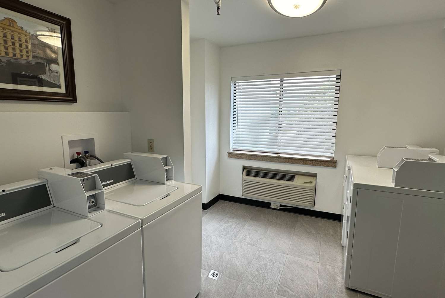 La Quinta Inn and Suites by Wyndham Cincinnati North 38/38