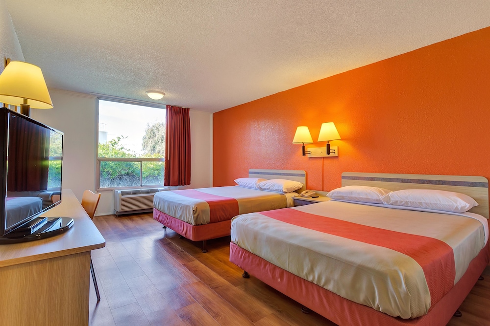 Motel6 Belmont, CA San Francisco Redwood City 28/61