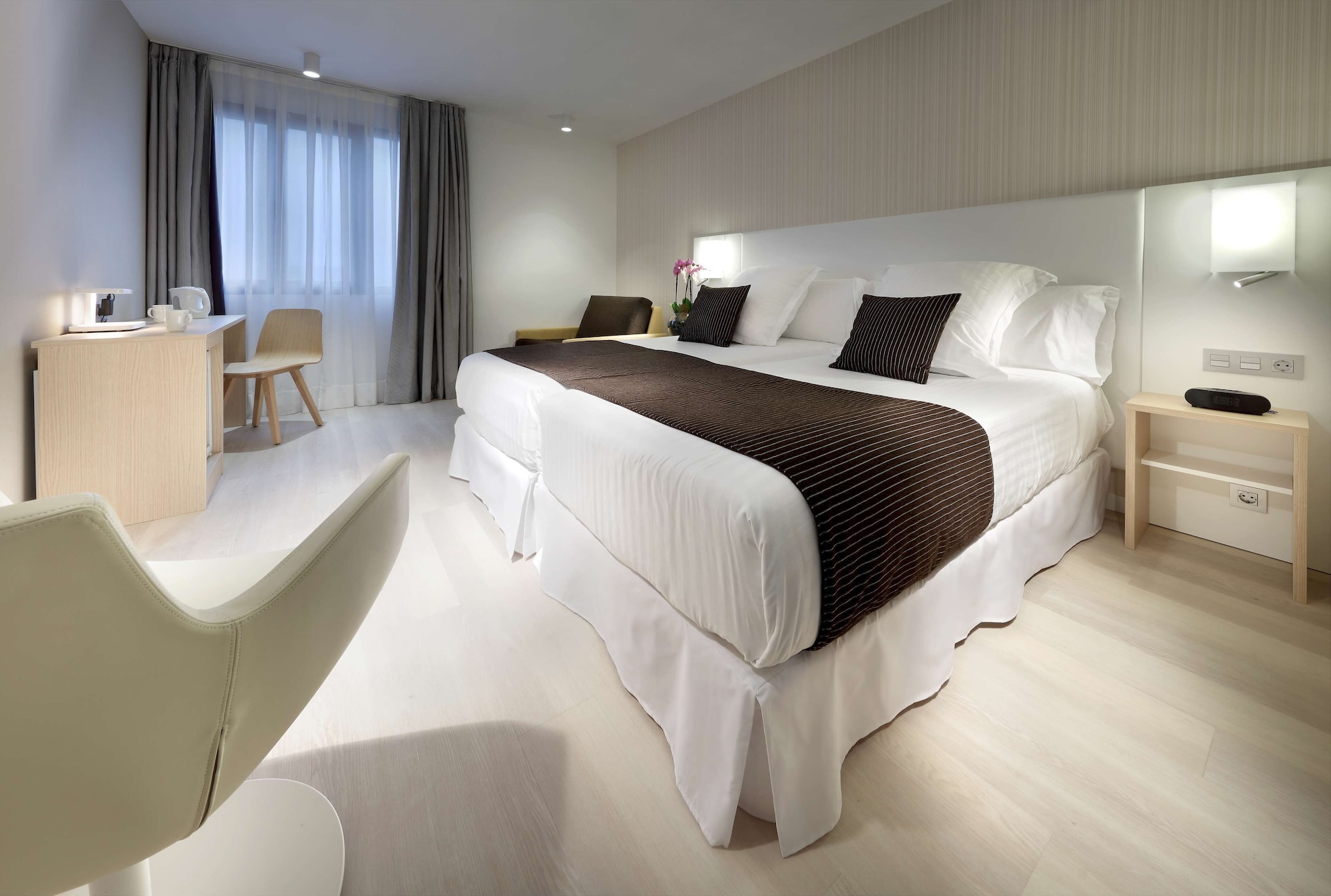 غرفة عائلية بسريرين منفصلين مع أريكة، Barcelo Nervion 5/7