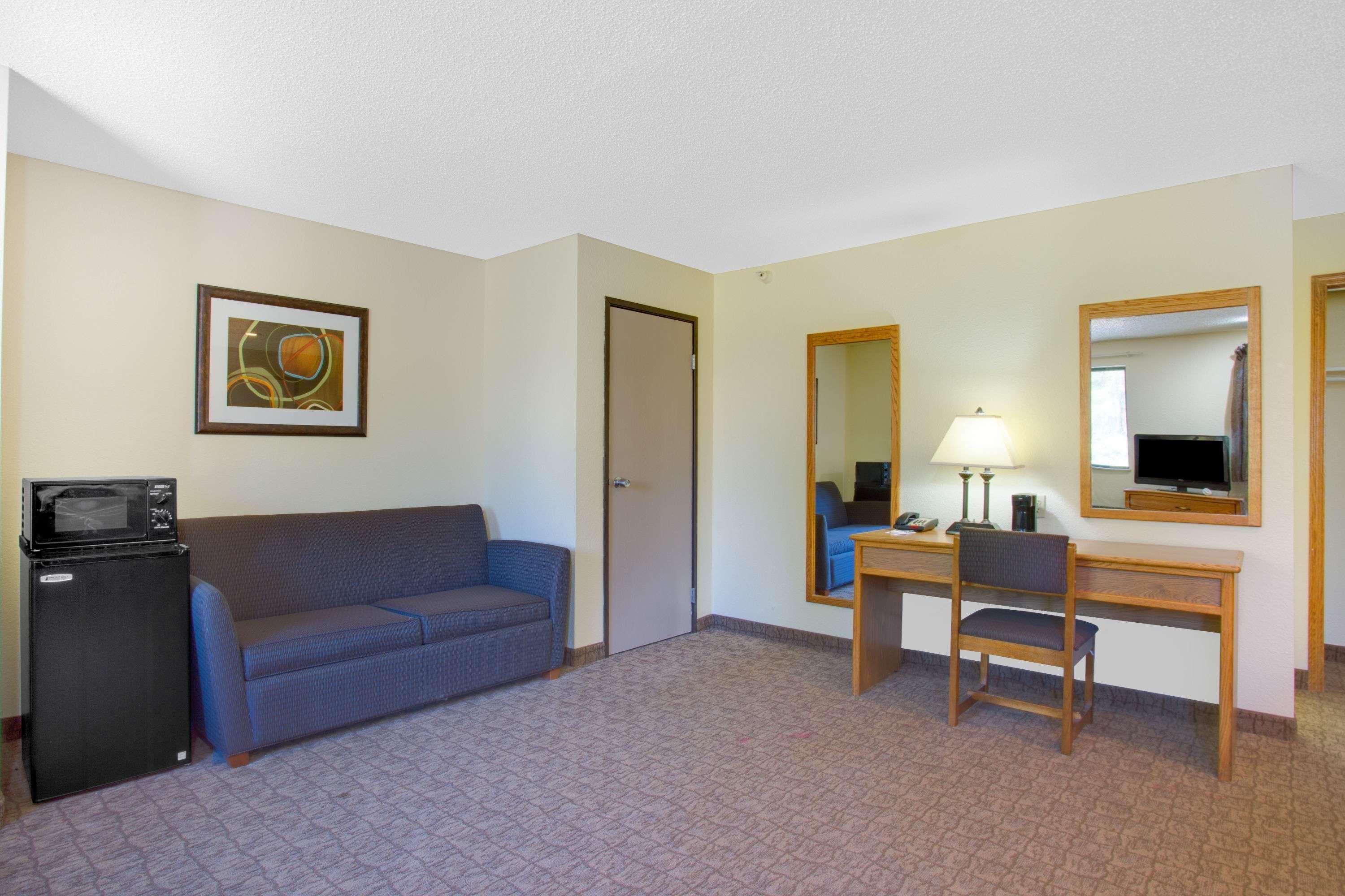 Super 8 By Wyndham Lewisburg 11/16