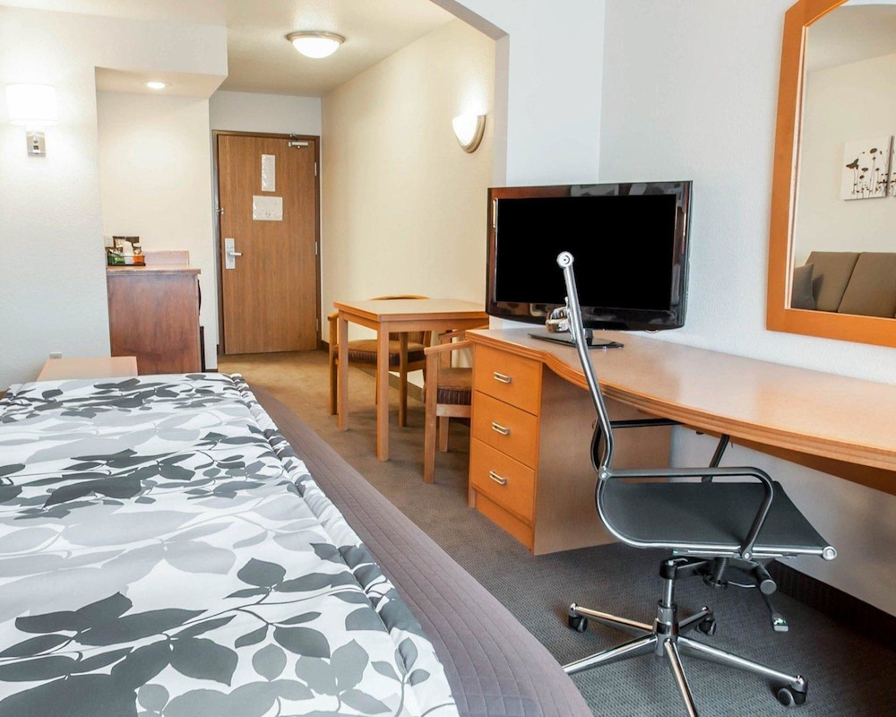 Sleep Inn Suites Lake of the Ozarks 48/52
