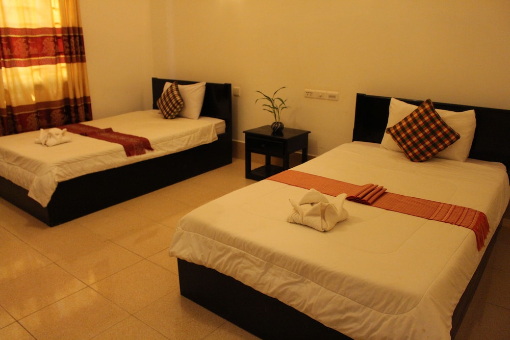 Bou Savy Guesthouse 44/68
