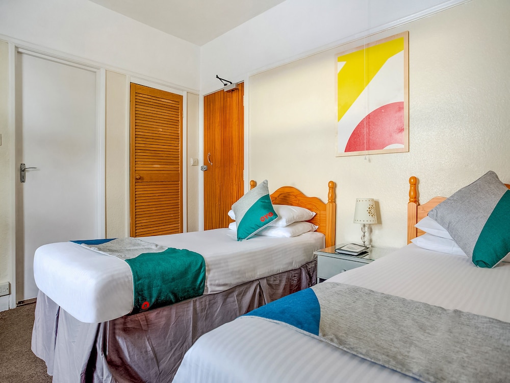 Oyo Godolphin Arms Hotel 24/67