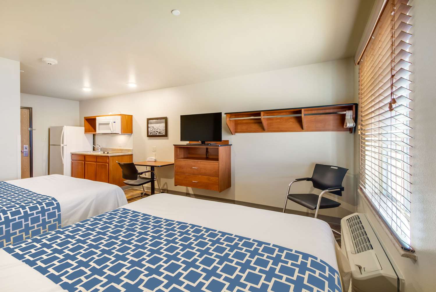 Efficiency, 2 Queen Beds